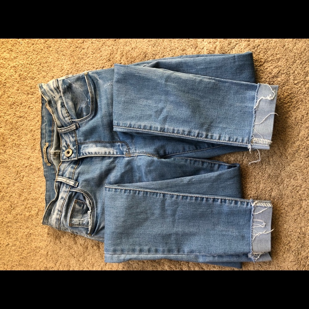 Skinny flap ankle jeans.